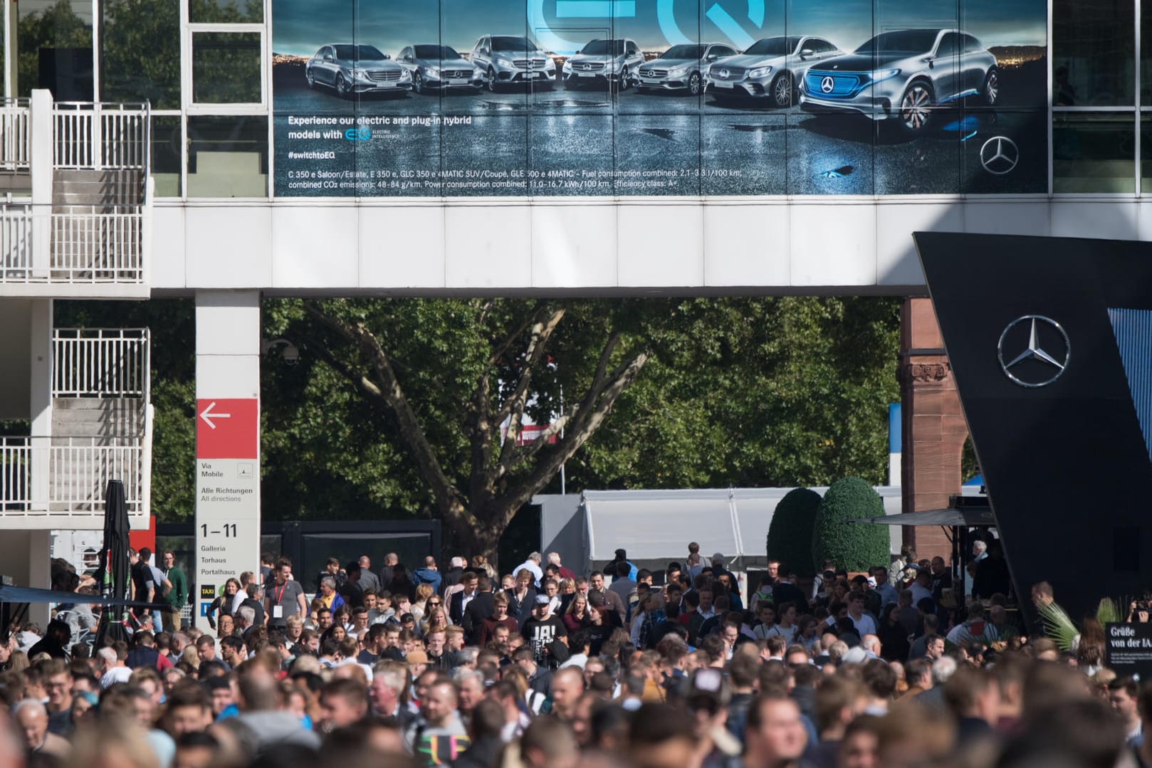 Zur IAA kamen deutlich weniger Besucher - trotz zum Teil dichtem Gedränge.