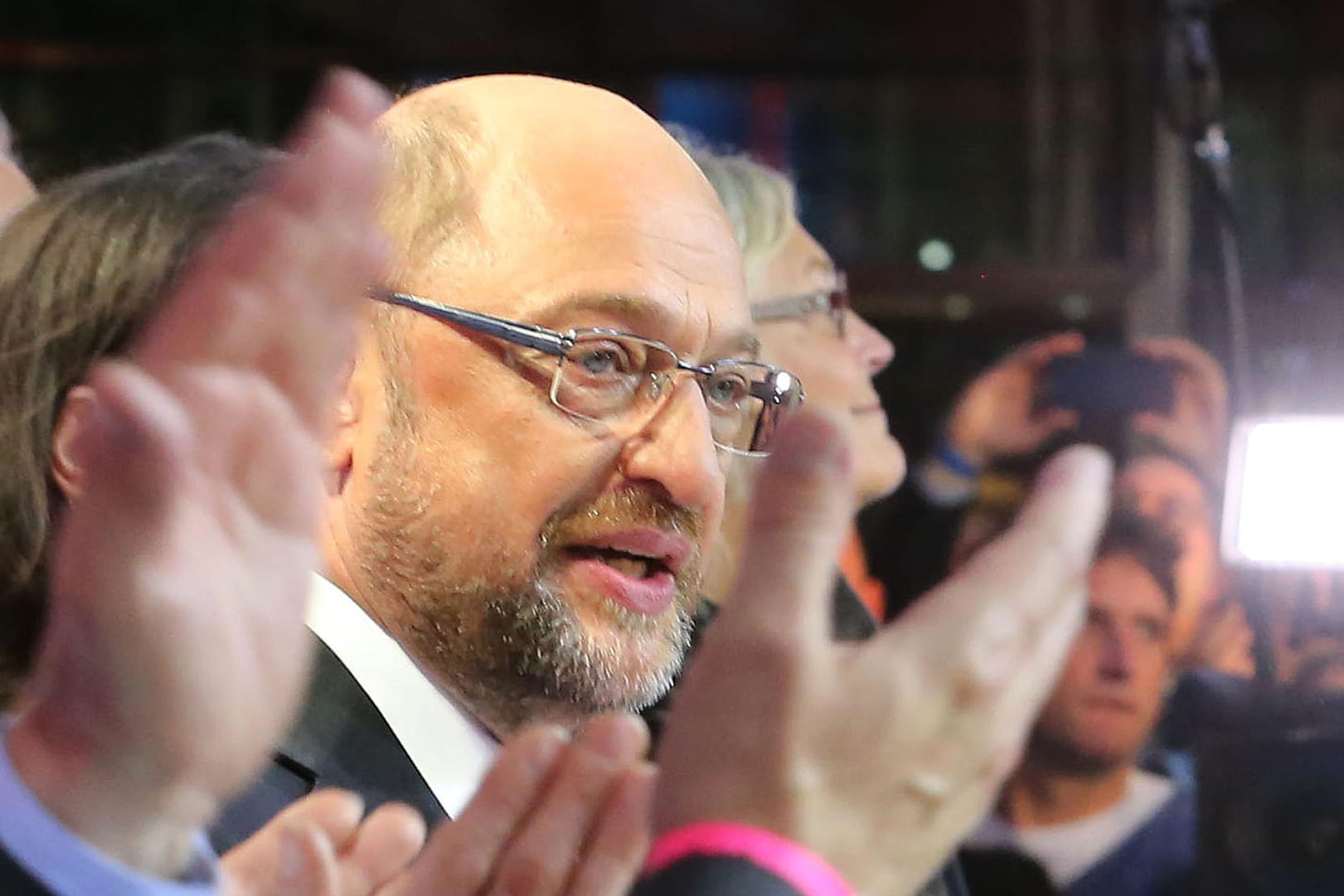 SPD-Kanzlerkandidat Martin Schulz gibt Angela Merkel (CDU) eine Mitschuld am Erstarken der AfD.