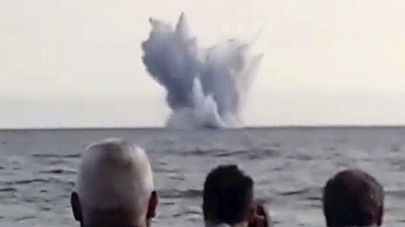 Eurofighter stürzt ins Meer.
