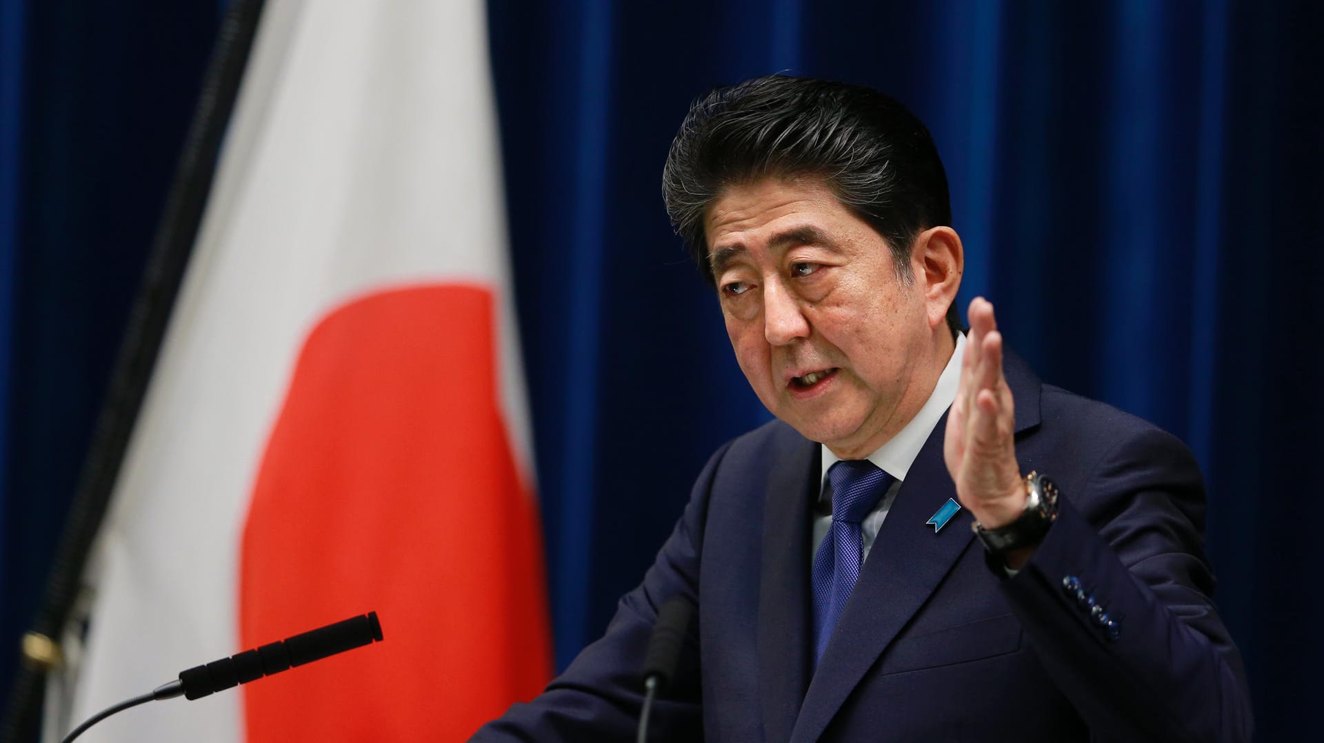 Japans Ministerpräsident Shinzo Abe möchte das Unterhaus auflösen und damit den Weg für Neuwahlen freimachen. Japans Ministerpräsident Shinzo Abe möchte das Unterhaus auflösen und damit den Weg für Neuwahlen freimachen.