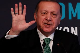 Erdogan droht den Kurden im Nordirak das "Öl-Ventil abzudrehen".