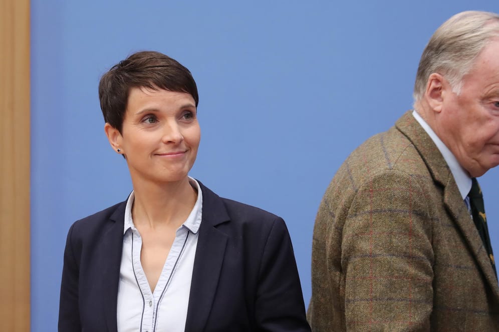 Kurz nach der Bundestagswahl sorgte Frauke Petry, Bundesvorsitzende der AfD, für einen Eklat. Sie hatte erklärt, dass sie nicht der AfD-Fraktion im Parlament angehören wolle.