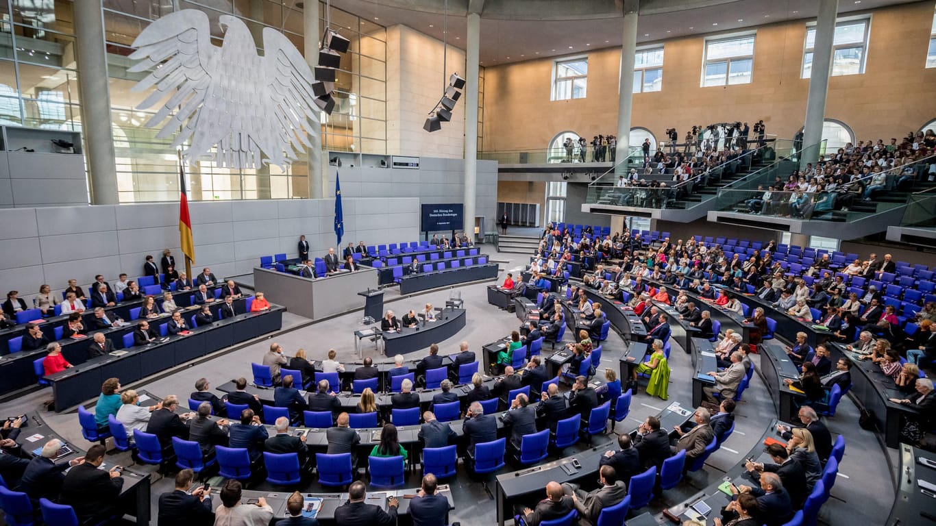 In der nächsten Legislaturperiode werden mit AfD unf FDP zwei Fraktionen mehr im Bundestag vertreten sein.
