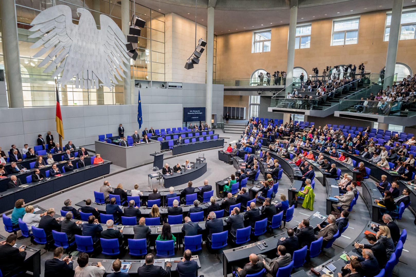 In der nächsten Legislaturperiode werden mit AfD unf FDP zwei Fraktionen mehr im Bundestag vertreten sein.