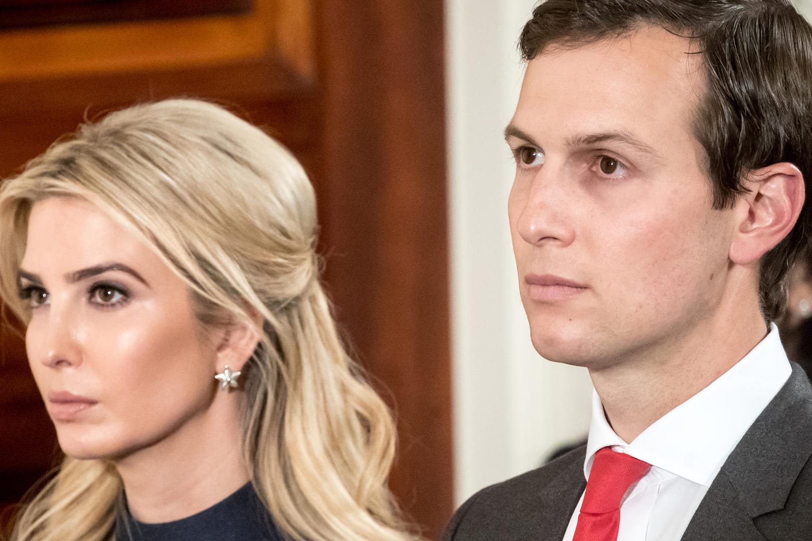 Ivanka Trump (l) und Jared Kushner sollen private E-Mail-Konten dienstlich genutzt haben.