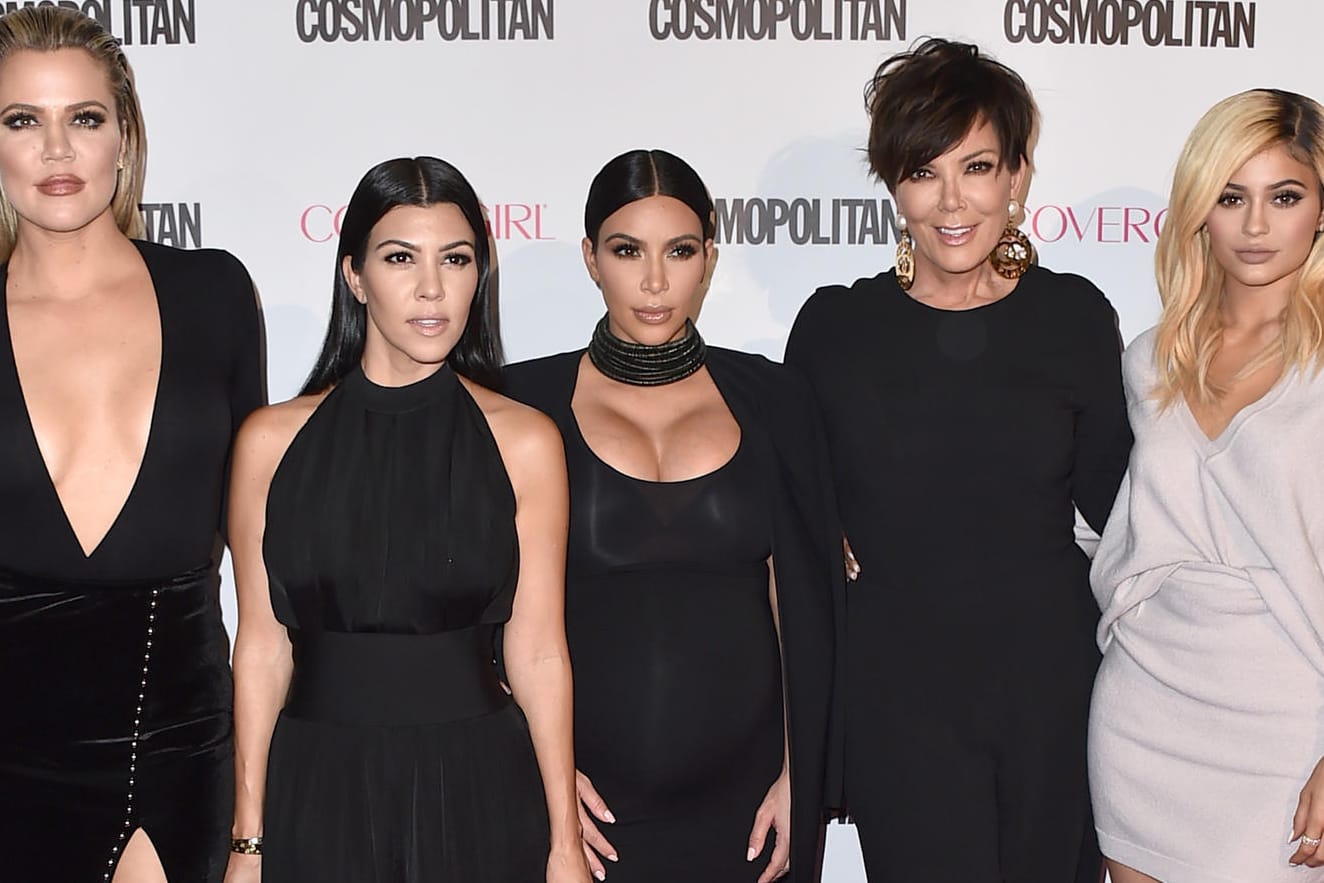 Khloe, Kourtney und Kim Kardashian (v.l.) mit Kris und Kylie Jenner.