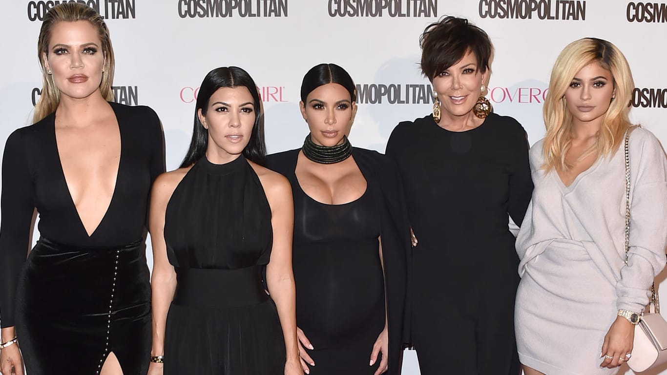 Khloe, Kourtney und Kim Kardashian (v.l.) mit Kris und Kylie Jenner.