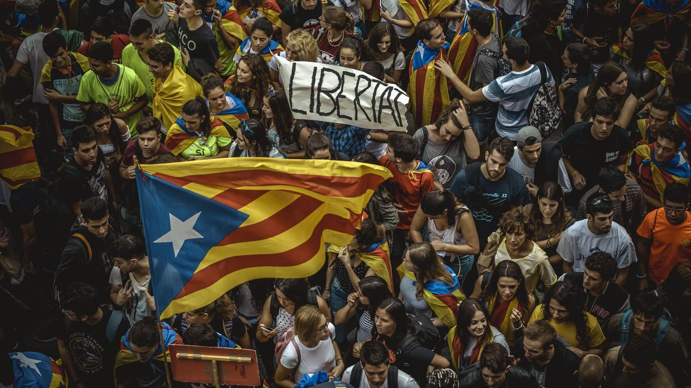 Studenten demonstrieren in Barcelona für das geplante Unabhängigkeitsreferendum.