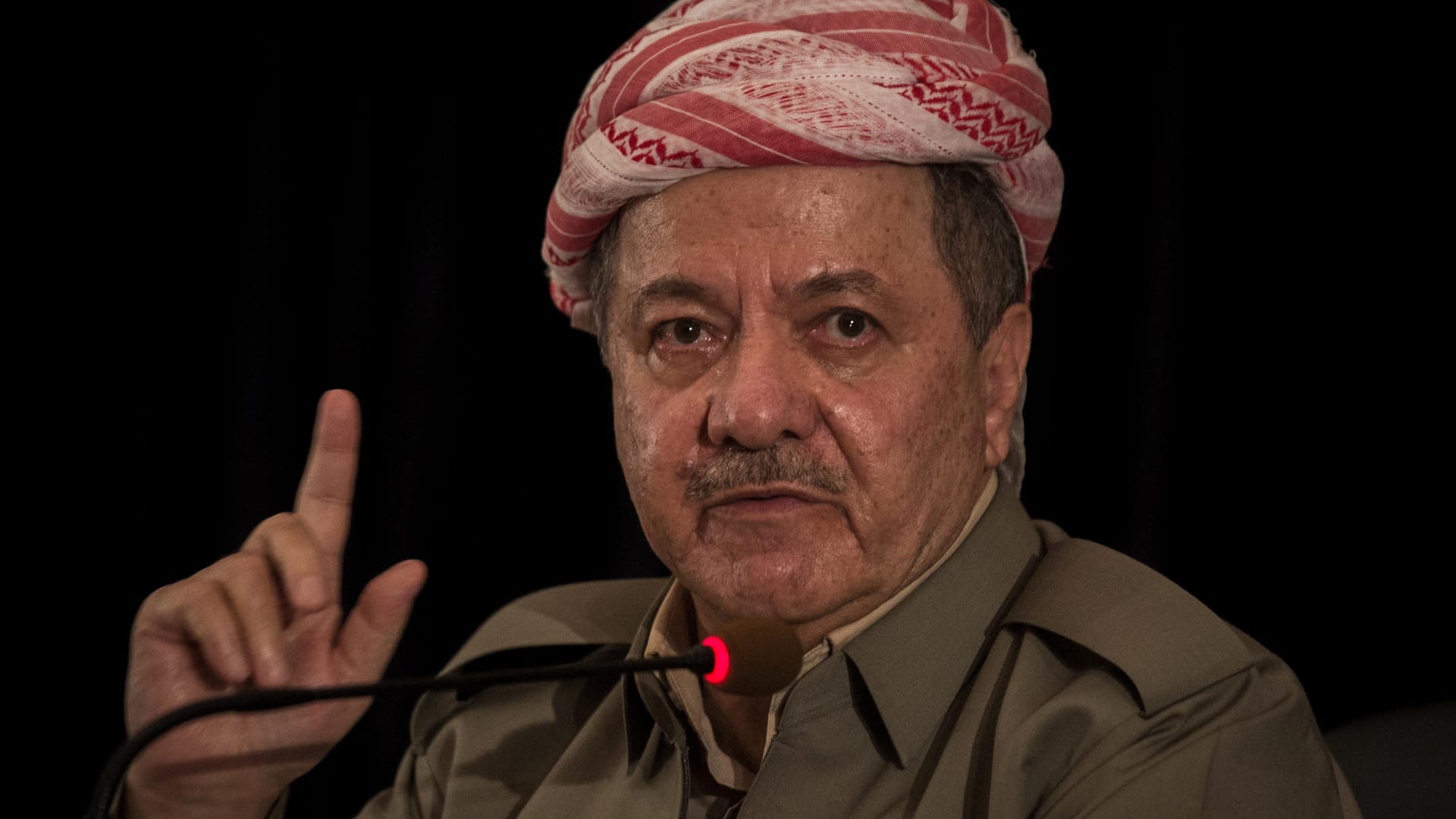 Der Präsident der kurdischen Minderheit im Irak, Massud Barsani, spricht bei Erbil (Irak) zu Journalisten. Noch vor der offiziellen Bekanntgabe des Abstimmungsergebnisses hat der Präsident der kurdischen Autonomieregierung im Nordirak den Sieg beim Unabhängigkeitsreferendum erklärt. Der Präsident der kurdischen Minderheit im Irak, Massud Barsani, spricht bei Erbil (Irak) zu Journalisten. Noch vor der offiziellen Bekanntgabe des Abstimmungsergebnisses hat der Präsident der kurdischen Autonomieregierung im Nordirak den Sieg beim Unabhängigkeitsreferendum erklärt.