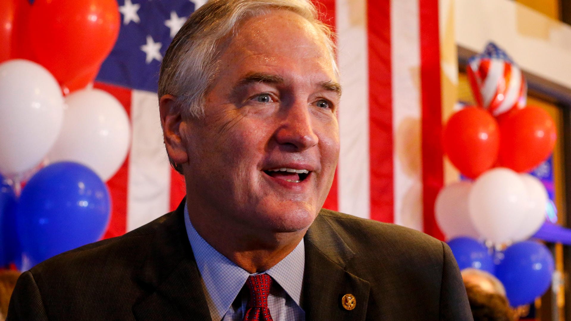 Der von US-Präsident Trump unterstützte Kandidat für die Senatsvorwahlen im US-Bundesstaat Alabama, Luther Strange, spricht am 26.09.2017 in Homewood, Alabama, mit Unterstützern, nachdem er bei den Senatsvorwahlen verloren hat. Der von US-Präsident Trump unterstützte Kandidat für die Senatsvorwahlen im US-Bundesstaat Alabama, Luther Strange, spricht am 26.09.2017 in Homewood, Alabama, mit Unterstützern, nachdem er bei den Senatsvorwahlen verloren hat.