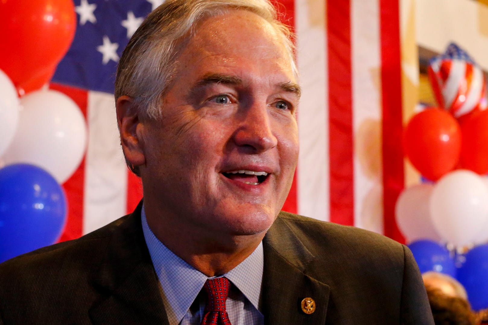 Der von US-Präsident Trump unterstützte Kandidat für die Senatsvorwahlen im US-Bundesstaat Alabama, Luther Strange, spricht am 26.09.2017 in Homewood, Alabama, mit Unterstützern, nachdem er bei den Senatsvorwahlen verloren hat.