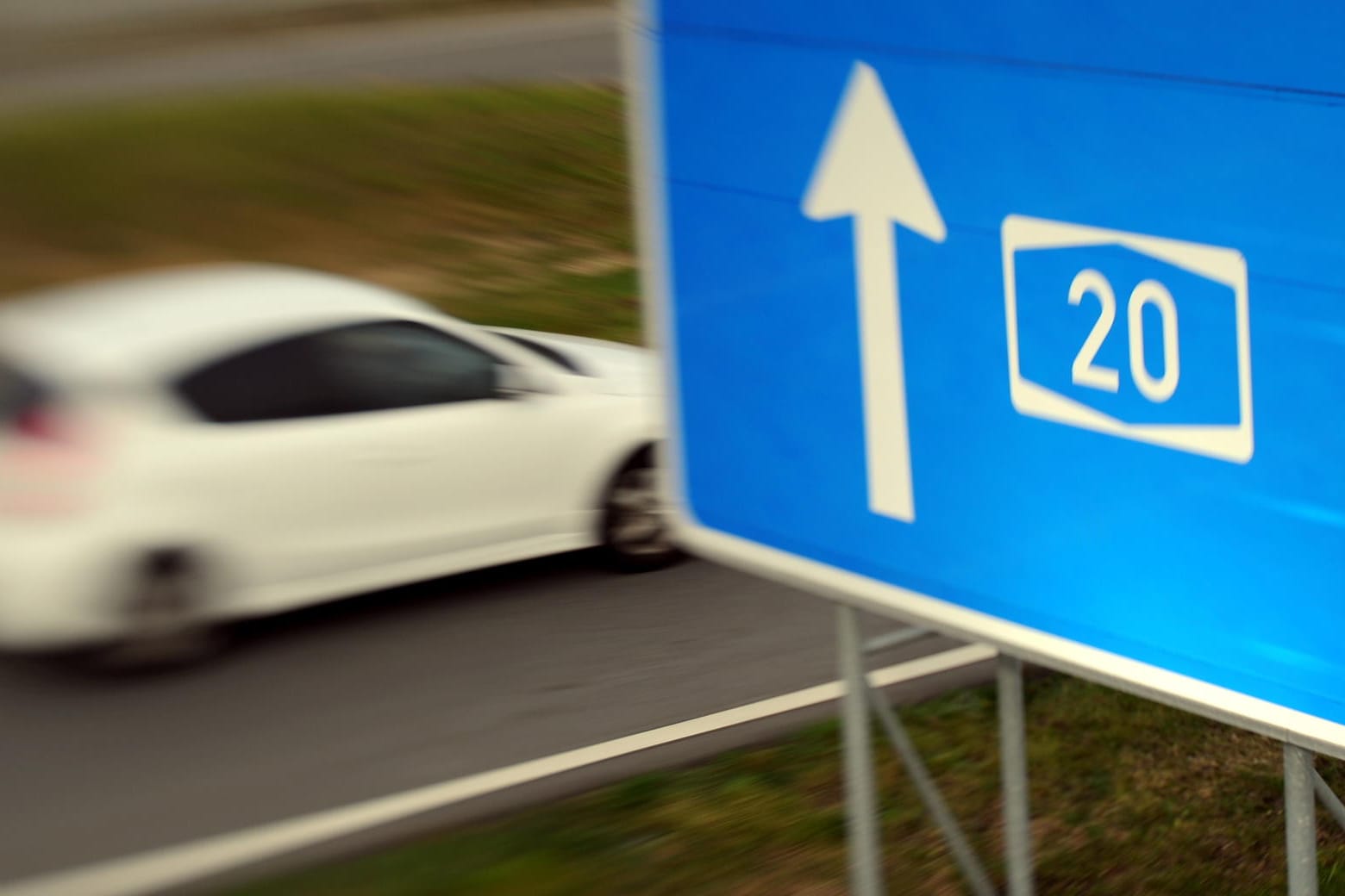 Der auf Moor gebaute Fahrbahn-Abschnitt der A20 ist mehr als einen halben Meter abgesackt.