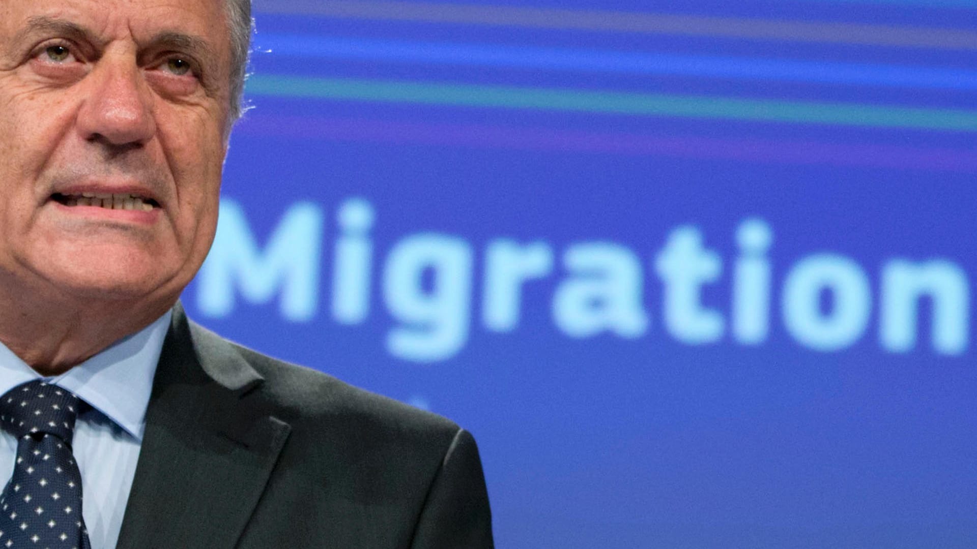 Der Kommissar für Migration, Dimitris Avramopoulos, stellte die Beschlüsse der EU-Kommission vor. Der Kommissar für Migration, Dimitris Avramopoulos, stellte die Beschlüsse der EU-Kommission vor.