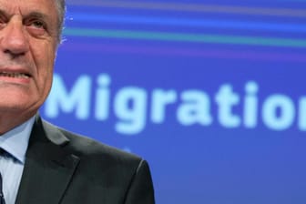 Der Kommissar für Migration, Dimitris Avramopoulos, stellte die Beschlüsse der EU-Kommission vor.