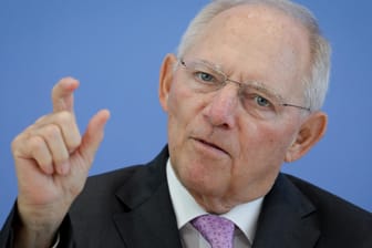 Der bisherige Finanzminister Wolfgang Schäuble (CDU) soll Bundestagspräsident werden. Wer nach Koalitionsverhandlungen das Finanzressort übernehmen wird, ist bislang Spekulation.