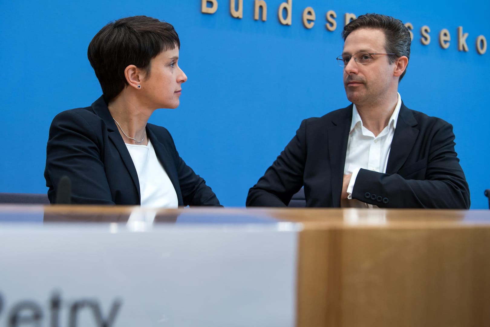 Die beiden derzeitigen AfD-Mitglieder Marcus Pretzell und Frauke Petry planen eine neue Partei nach Vorbild der CSU zu gründen.