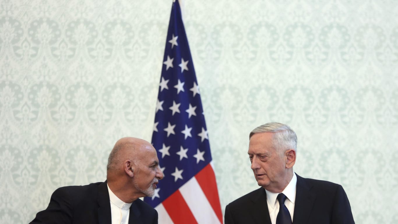 US-Minister Mattis bei seinem Treffen mit Aschraf Ghani, dem afghanischen Präsidenten.