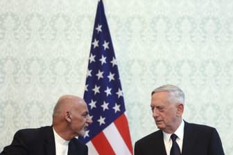 US-Minister Mattis bei seinem Treffen mit Aschraf Ghani, dem afghanischen Präsidenten.