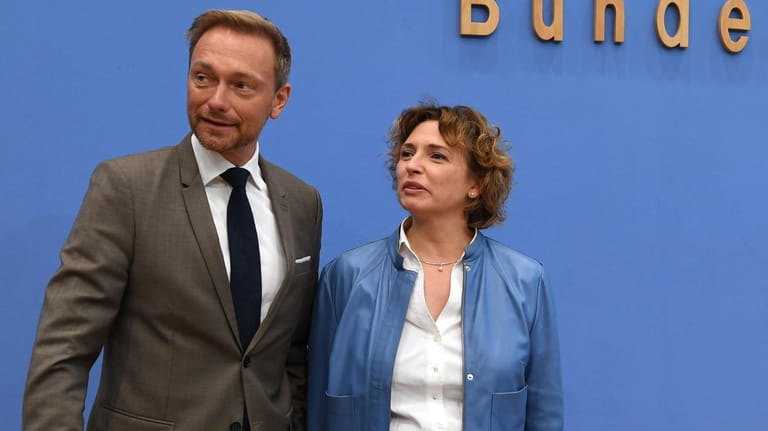 Der Bundesvorsitzende Christian Lindner und die FDP-Generalsekretärin Nicola Beer möchten mit der FDP Regierungsverantwortung übernehmen.
