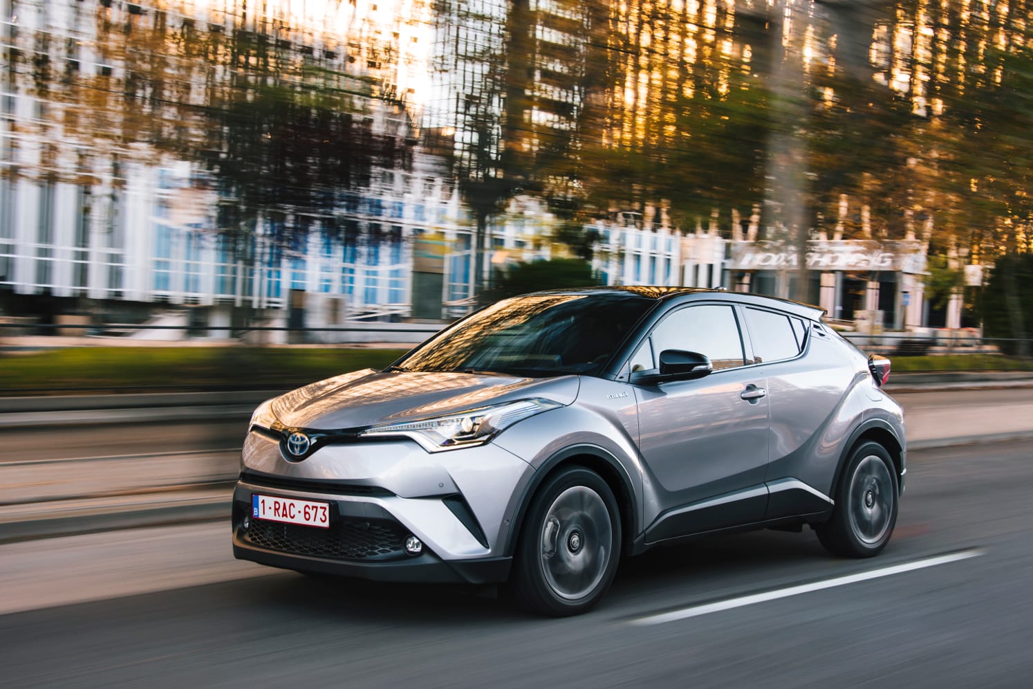 Der Toyota C-HR muss wegen einem möglicherweise undichten Benzintank in die Werkstatt.