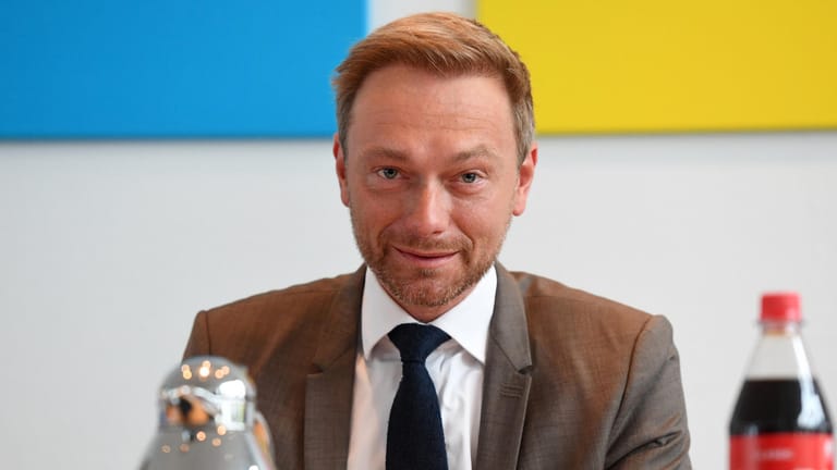 FDP-Chef Christian Lindner zeigte sich nach dem Wiedereinzug seiner Partei in den Bundestag in bester Laune.