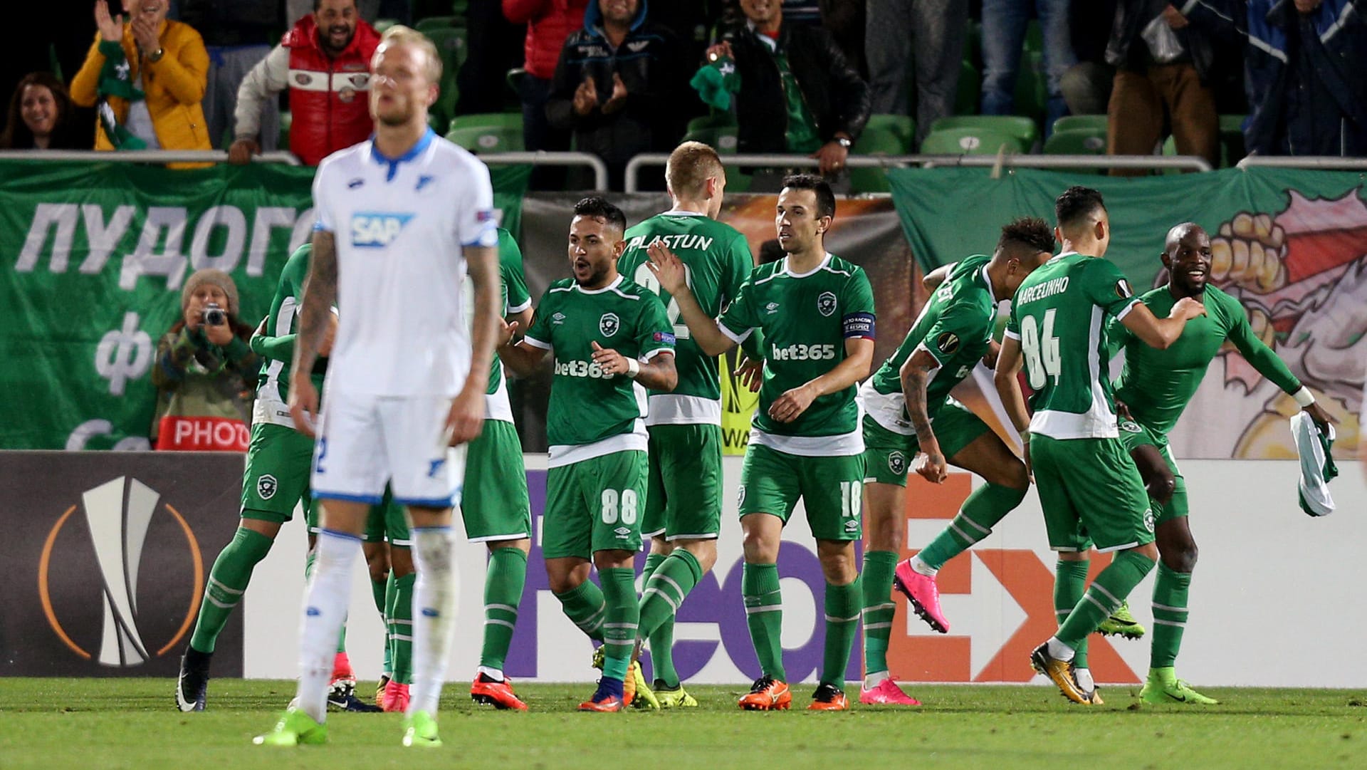 Nur die Gastgeber von Ludogorets Razgrad jubeln, Hoffenheims Kevin Vogt (vorne) ist niedergeschlagen.