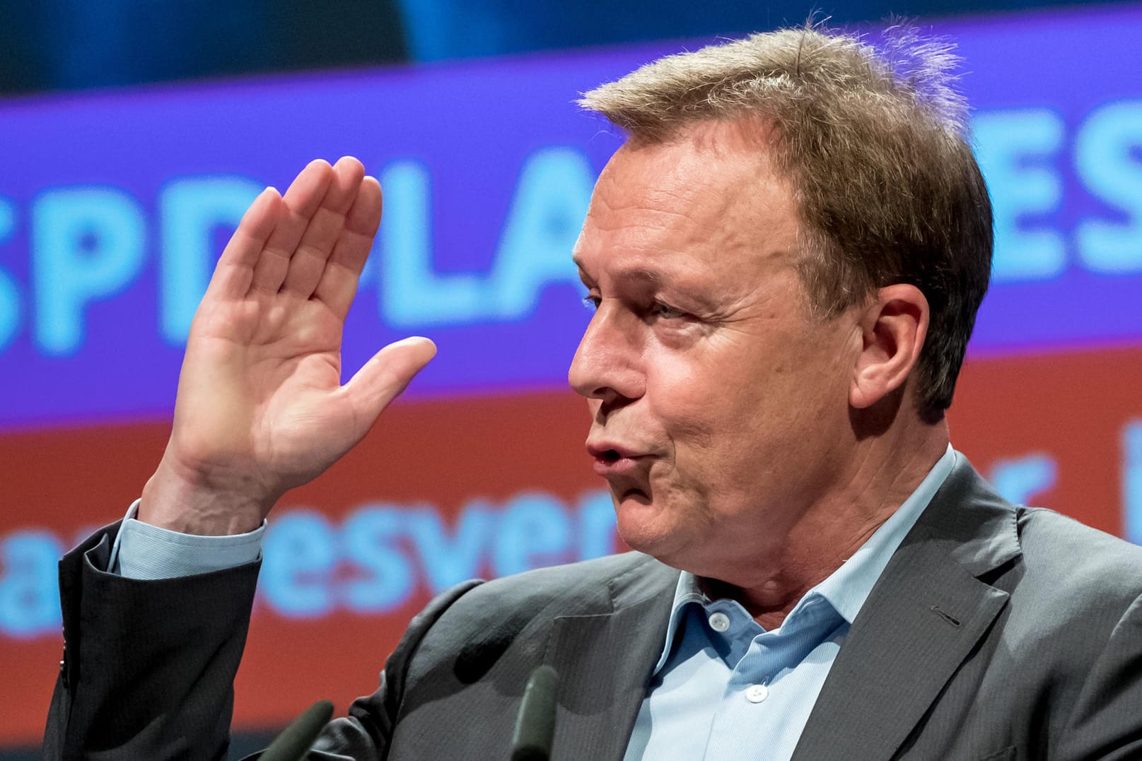 Thomas Oppermann, gerade abgelöster Vorsitzender der SPD-Bundestagsfraktion, hält eine Neuauflage der Großen Koalition unter einer Voraussetzung für theoretisch möglich: Wenn Angela Merkel sich zurückziehen würde.