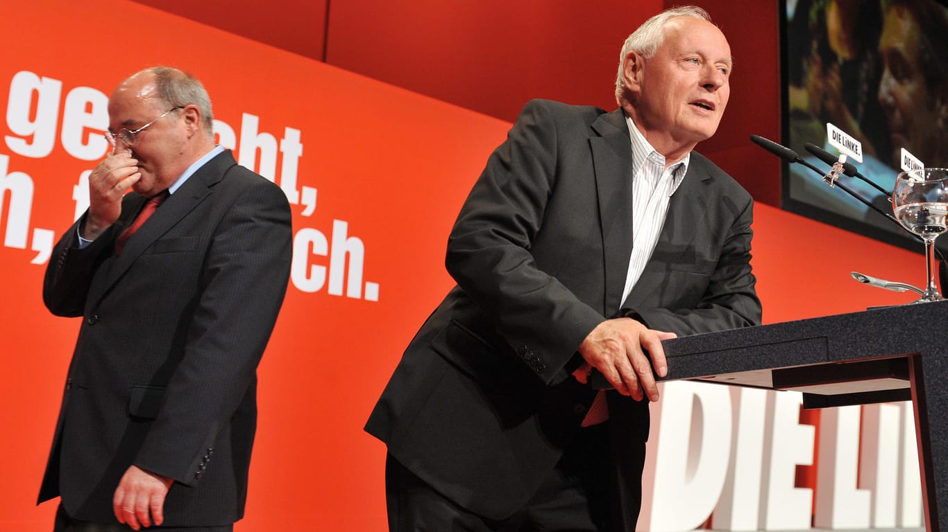 Oskar Lafontaine, Fraktionsvorsitzender der Partei Die Linke im Saarland, und Gregor Gysi streiten über die Flüchtlingspolitik der Linken.