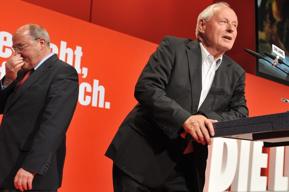 Oskar Lafontaine, Fraktionsvorsitzender der Partei Die Linke im Saarland, und Gregor Gysi streiten über die Flüchtlingspolitik der Linken.