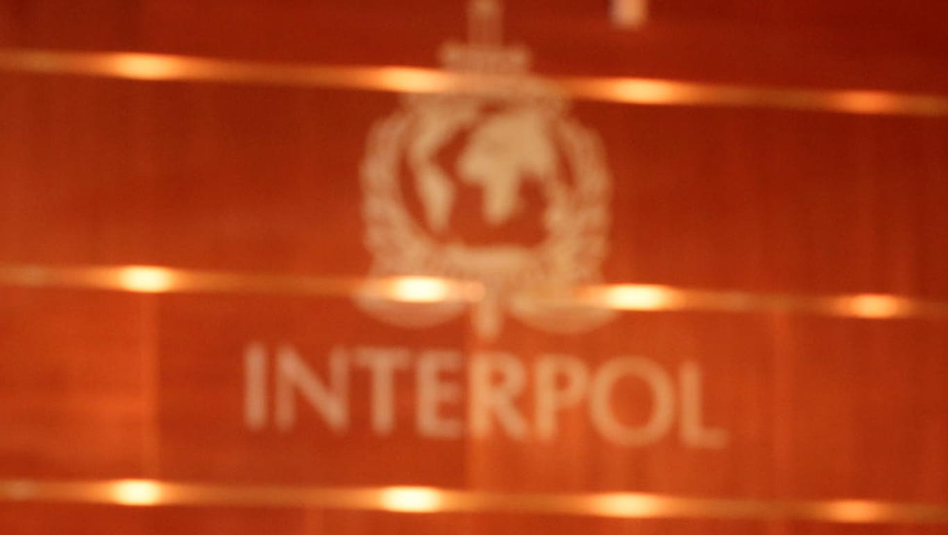 Interpol hat einem Pressebericht zufolge fast 300 deutsche Staatsangehörige im Visier.