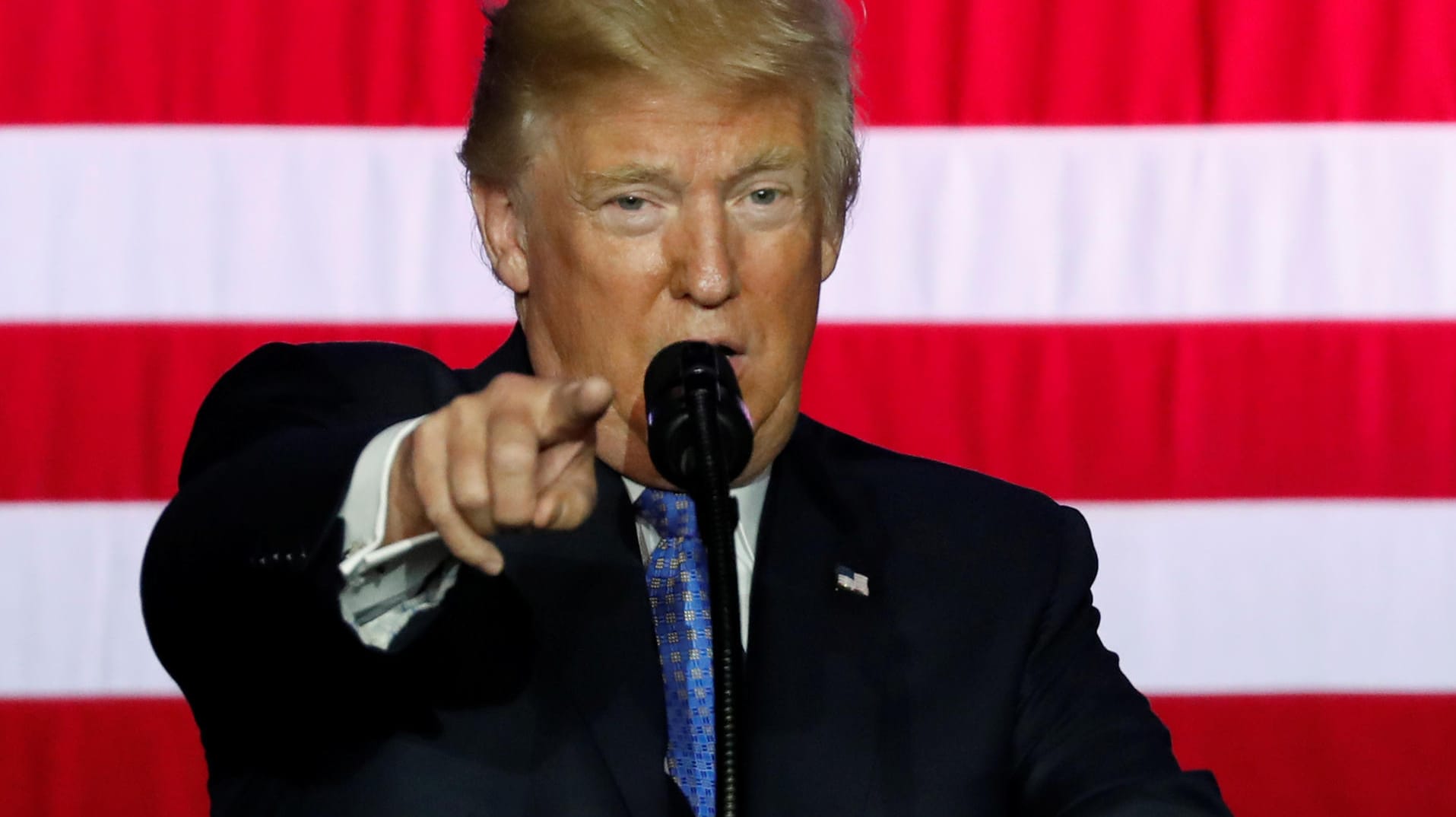 Trump delivers Zahlreiche hochrangige Mitarbeiter verloren bereits ihren Job in der Regierung von Donald Trump. on proposed changes to the tax code at an event in Indianapolis Trump delivers Zahlreiche hochrangige Mitarbeiter verloren bereits ihren Job in der Regierung von Donald Trump. on proposed changes to the tax code at an event in Indianapolis