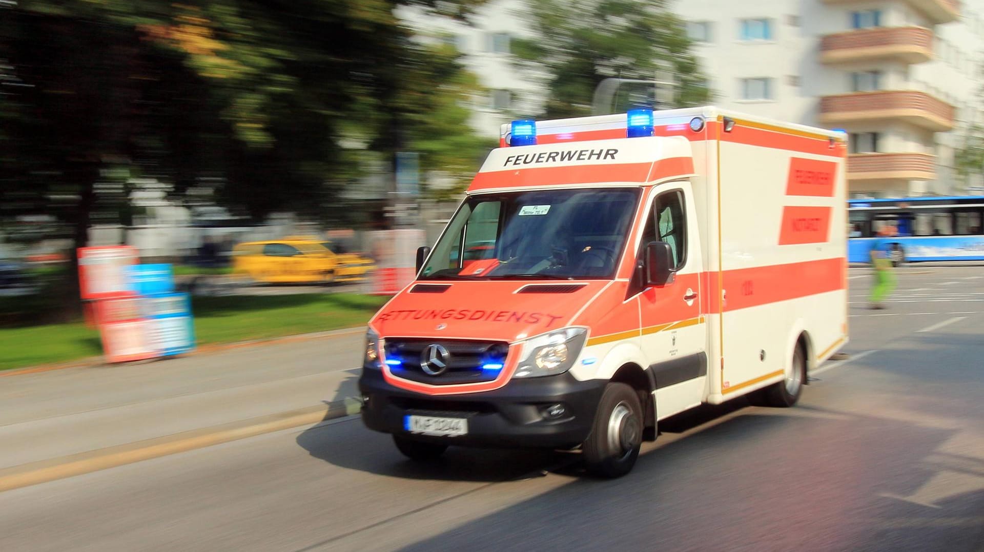Die Feuerwehr konnte das tote Ehepaar nur noch bergen. Die Feuerwehr konnte das tote Ehepaar nur noch bergen.