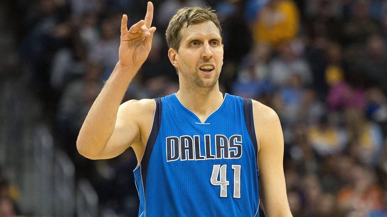 Legende: Dirk Nowitzki spielt seit 1998 für die Dallas Mavericks.