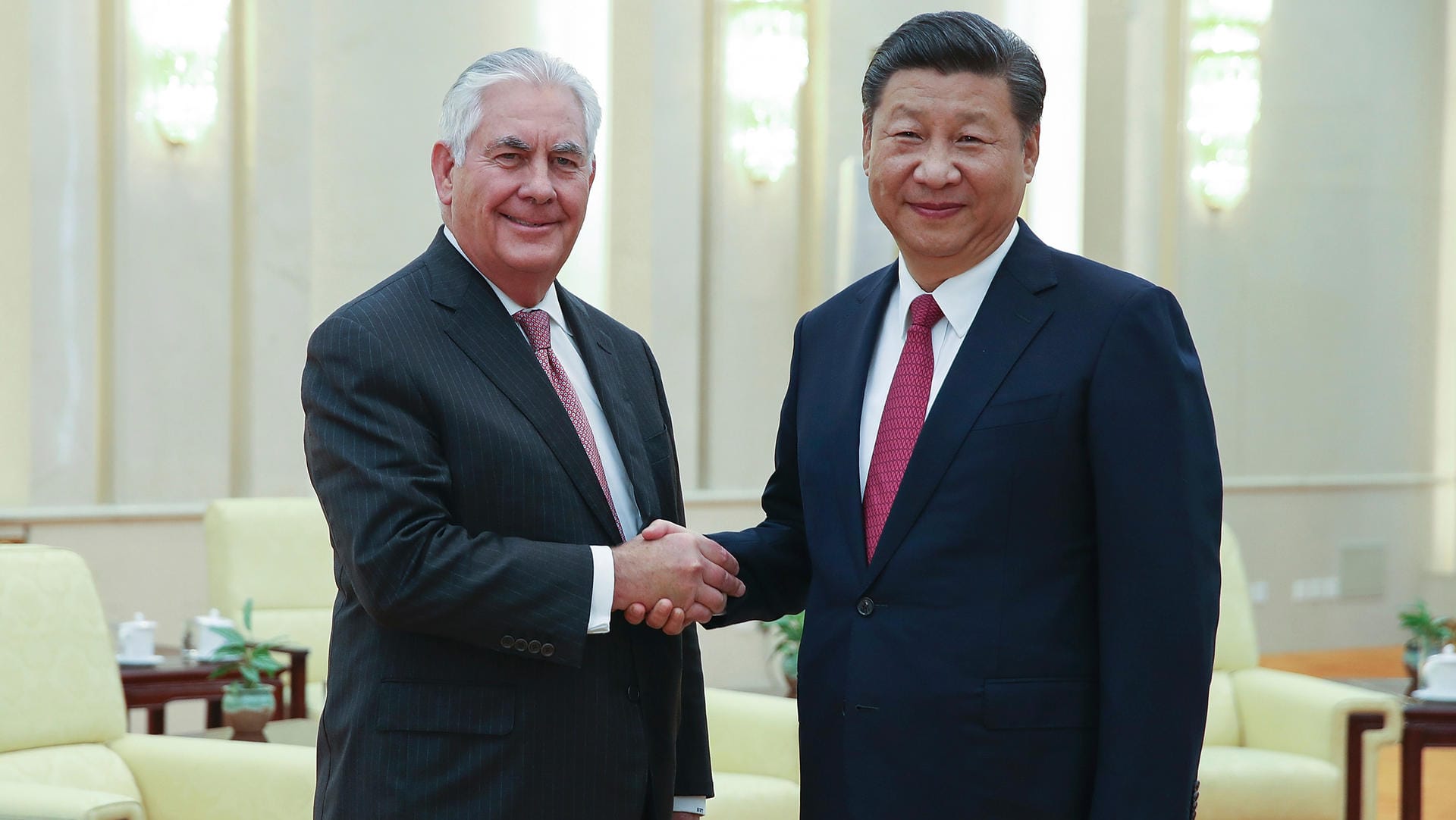 Bei seinem Besuch in China sprach US-Außenminister Rex Tillerson mit dem chinesischen Präsidenten Xi Jinping über den Nordkorea-Konflikt. Bei seinem Besuch in China sprach US-Außenminister Rex Tillerson mit dem chinesischen Präsidenten Xi Jinping über den Nordkorea-Konflikt.