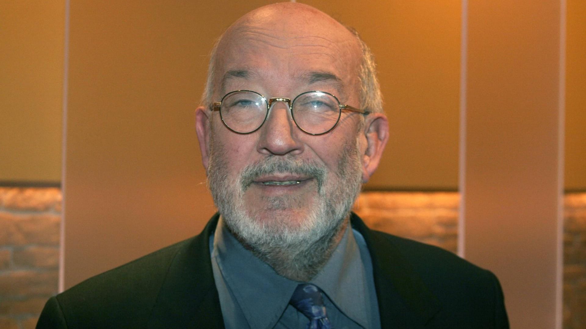 Horst Herrmann übte in seinen Büchern oftmals Kritik an der Institution Kirche. Er verstarb im Alter von 77 Jahren. Horst Herrmann übte in seinen Büchern oftmals Kritik an der Institution Kirche. Er verstarb im Alter von 77 Jahren.