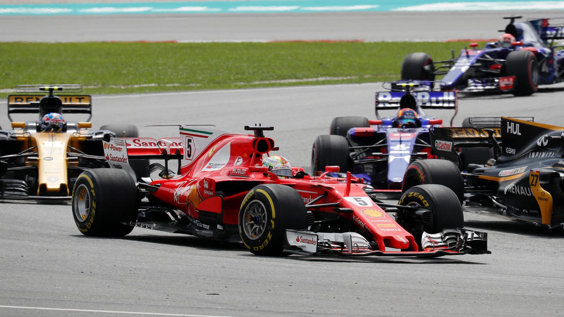Sebastian Vettel erwischte einen guten Start und machte bereits in der ersten Runde sechs Plätze gut. Sebastian Vettel erwischte einen guten Start und machte bereits in der ersten Runde sechs Plätze gut.