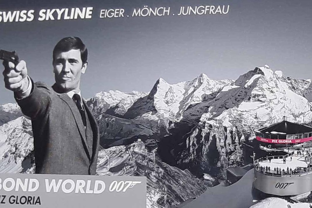 Das Plakat der Bond World 007 in Stechelberg verweist auf den Bond-Klassiker.