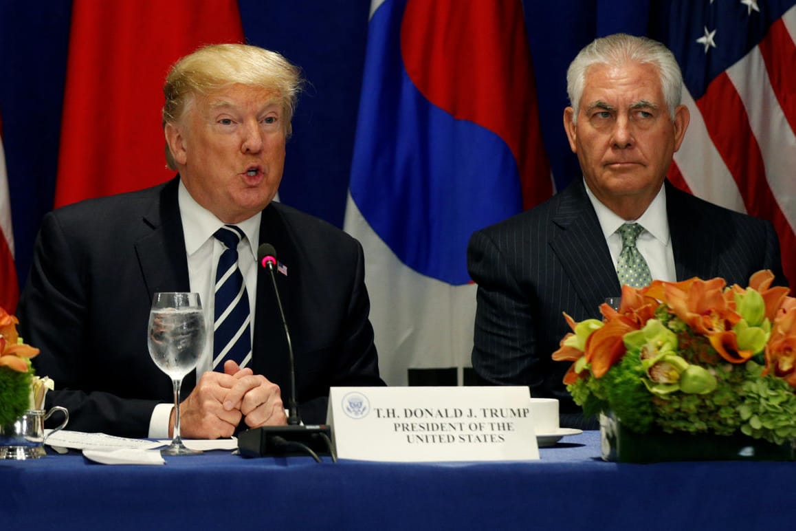 US-Präsident Donald Trump und Außenminister Rex Tillerson bei einem Treffen mit den Staatschefs von Japan und Südkorea in New York.