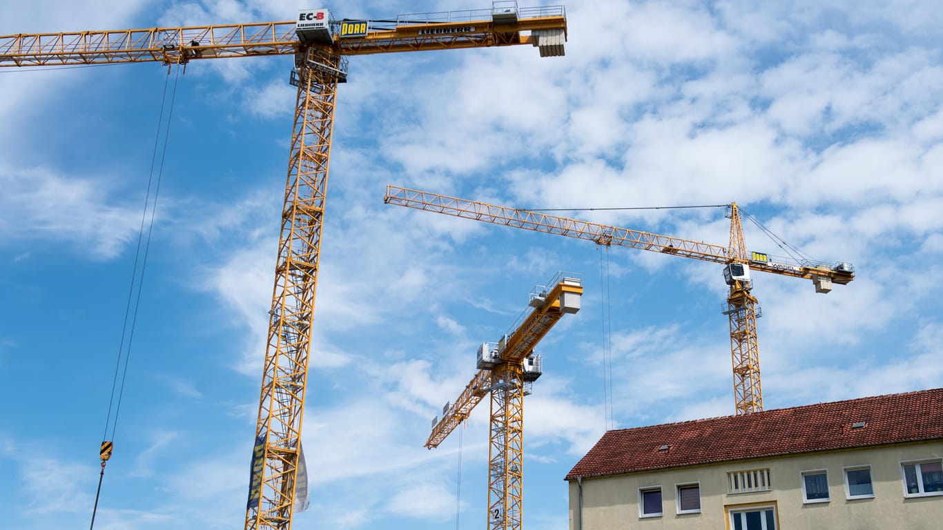 Experten kritisieren die rechtlichen Hürden, um in Deutschland Baugrundstücke auszuweisen.