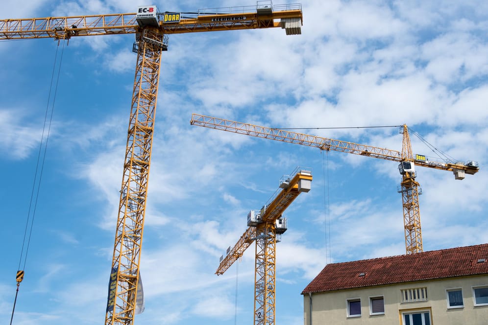 Experten kritisieren die rechtlichen Hürden, um in Deutschland Baugrundstücke auszuweisen.