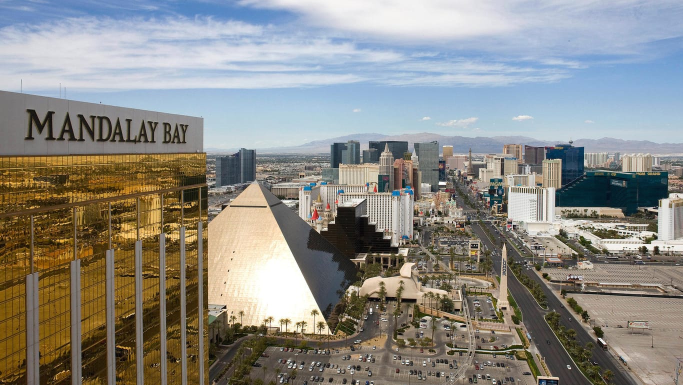 Blick vom "Mandala Bay"-Casino über den Las Vegas Boulevard.