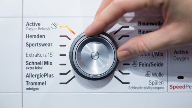 Wer Strom sparen möchte, sollte bei der Wäsche niedrige Temperaturen wählen.