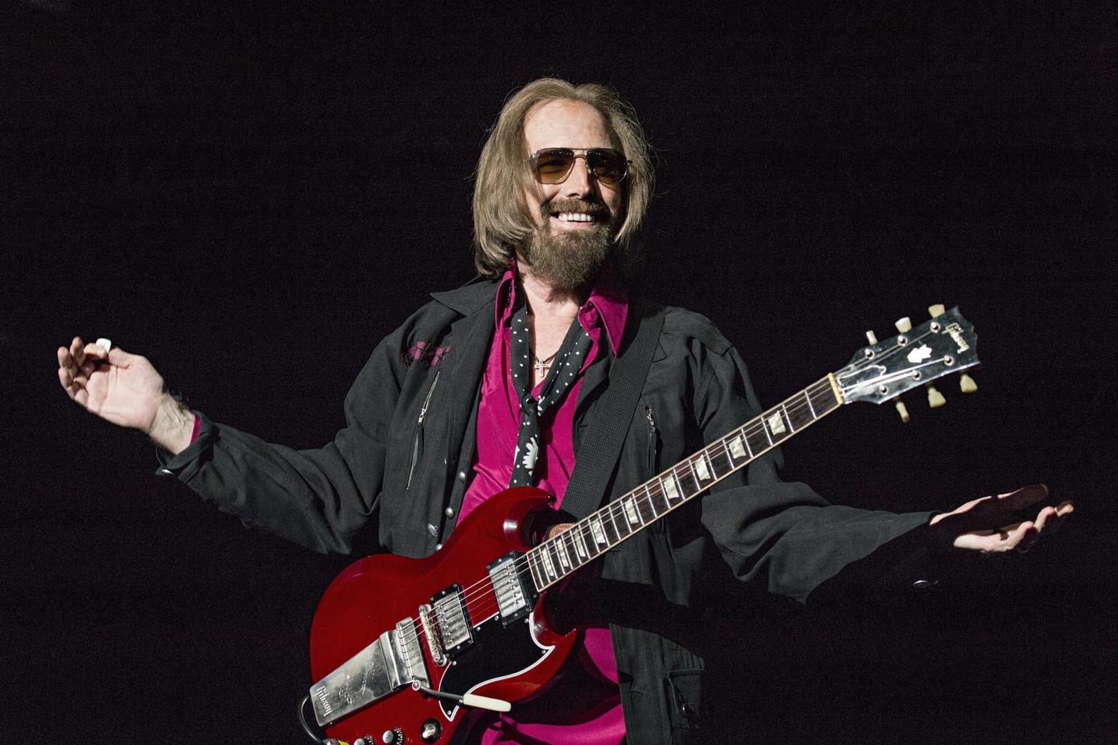 Der Musiker Tom Petty ist im Alter von 66 Jahren gestorben. Zunächst war sein Tod zur Verwirrung der Medien dementiert worden.