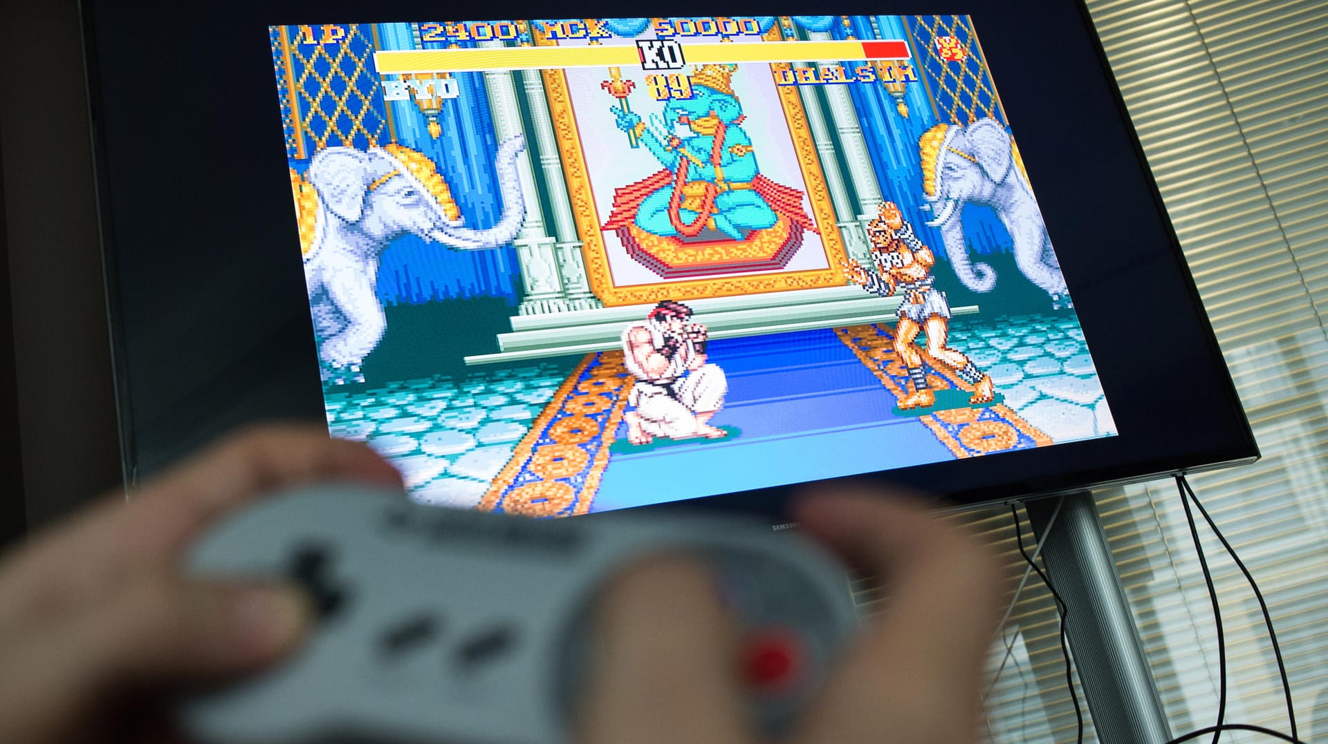 "Round 1, fight!" So krümelig wie einst «Street Fighter II» sind heutige Prügelspiele nicht mehr. Spaß macht der wiederbelebte Titel aber auch heute noch.