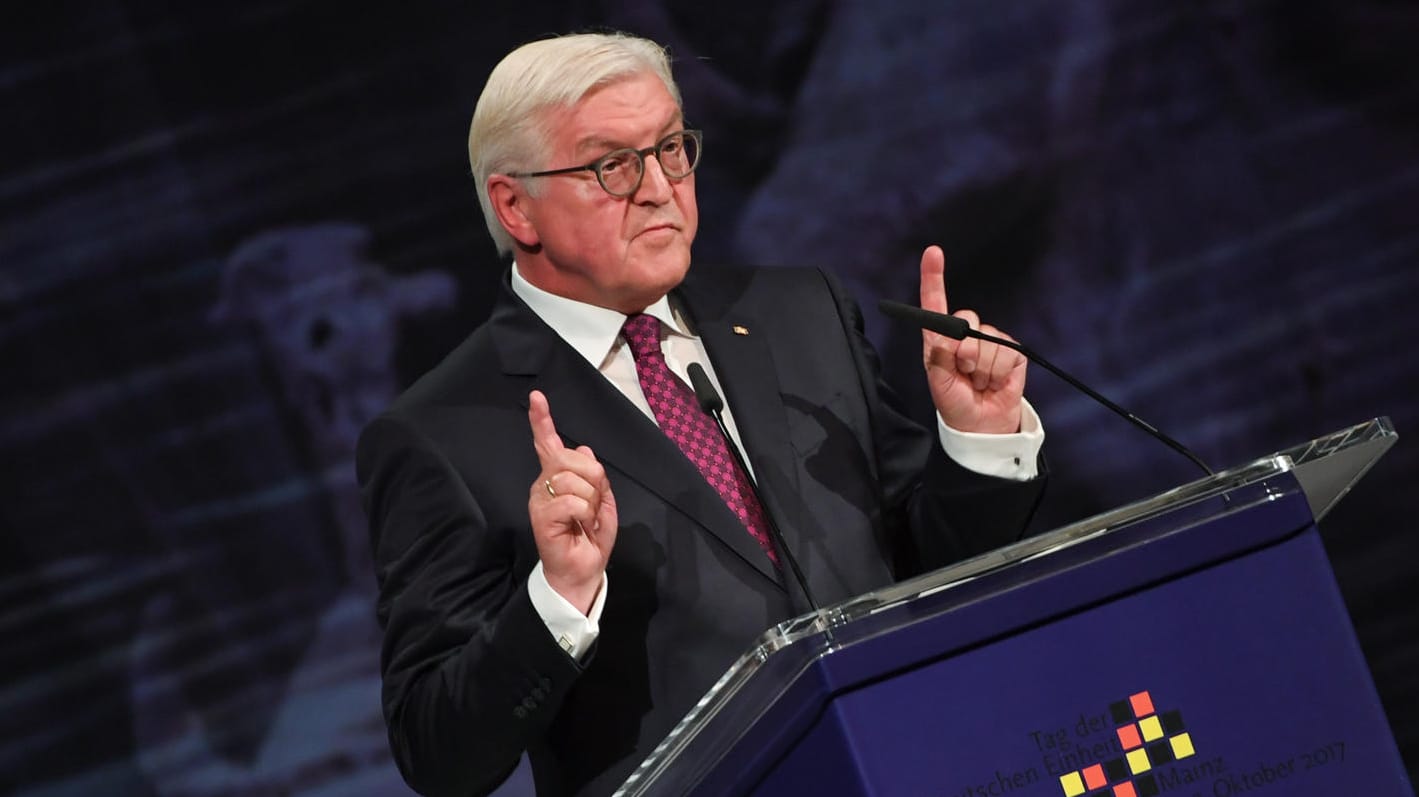 Frank-Walter Steinmeier spricht beim Festakt zur Einheitsfeier in der Rheingoldhalle in Mainz.