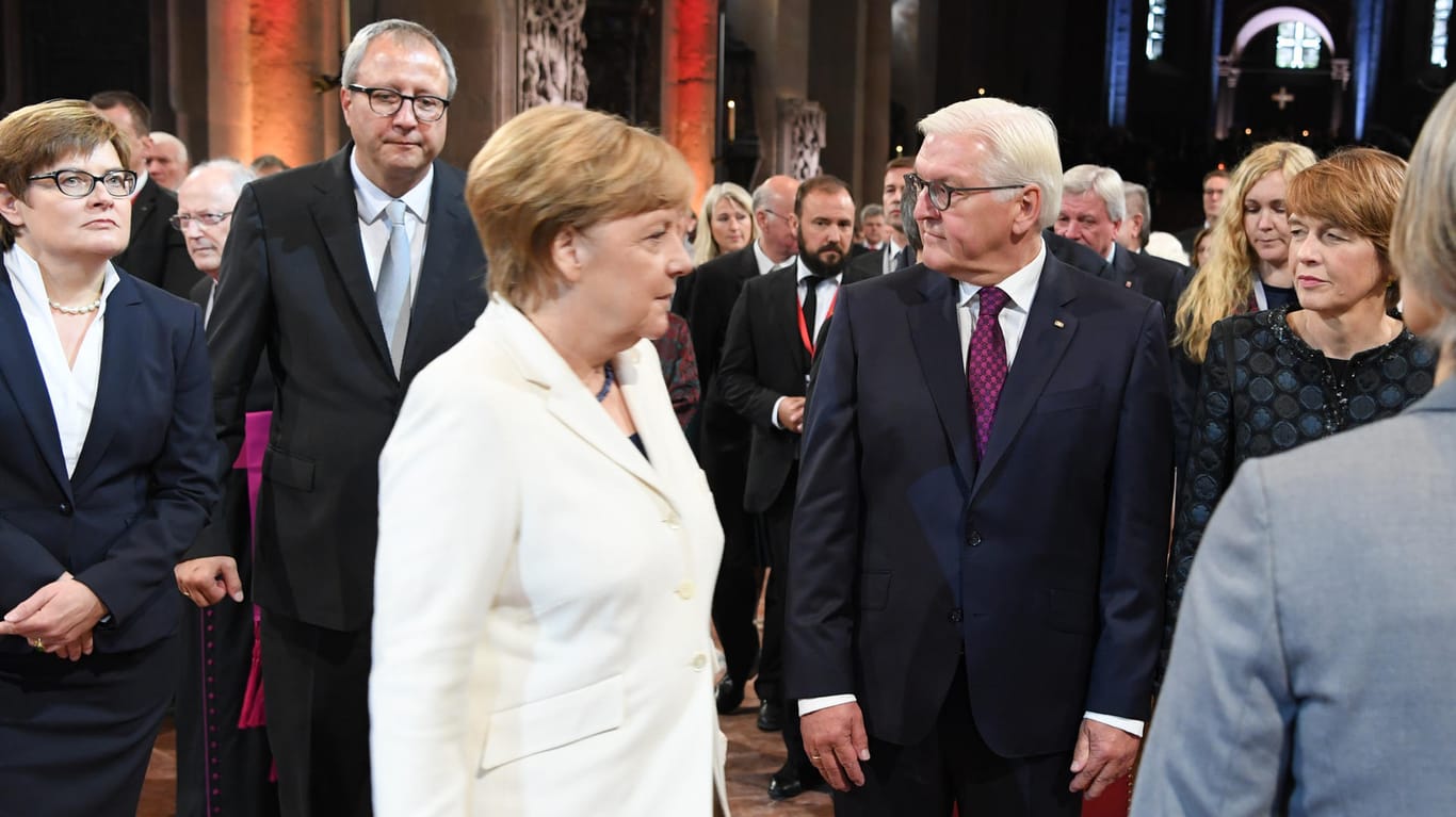 Kanzlerin Angela Merkel und Bundespräsident Frank-Walter Steinmeier beim Gottesdienst zum Tag der Einheit im Mainzer Dom.