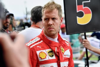 Alles andere als glücklich, aber immerhin bleibt ihm eine Strafe erspart: Sebastian Vettel in Malaysia.
