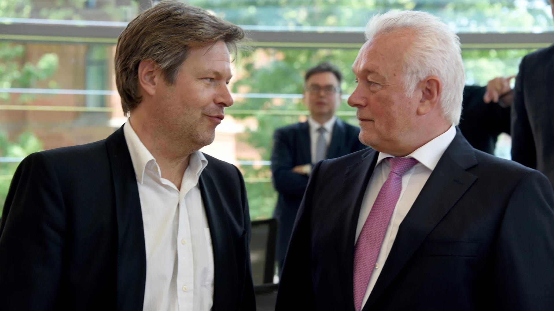 Robert Habeck (Bündnis90/Die Grünen) und Wolfgang Kubicki (re.) scheinen sich gut zu verstehen.