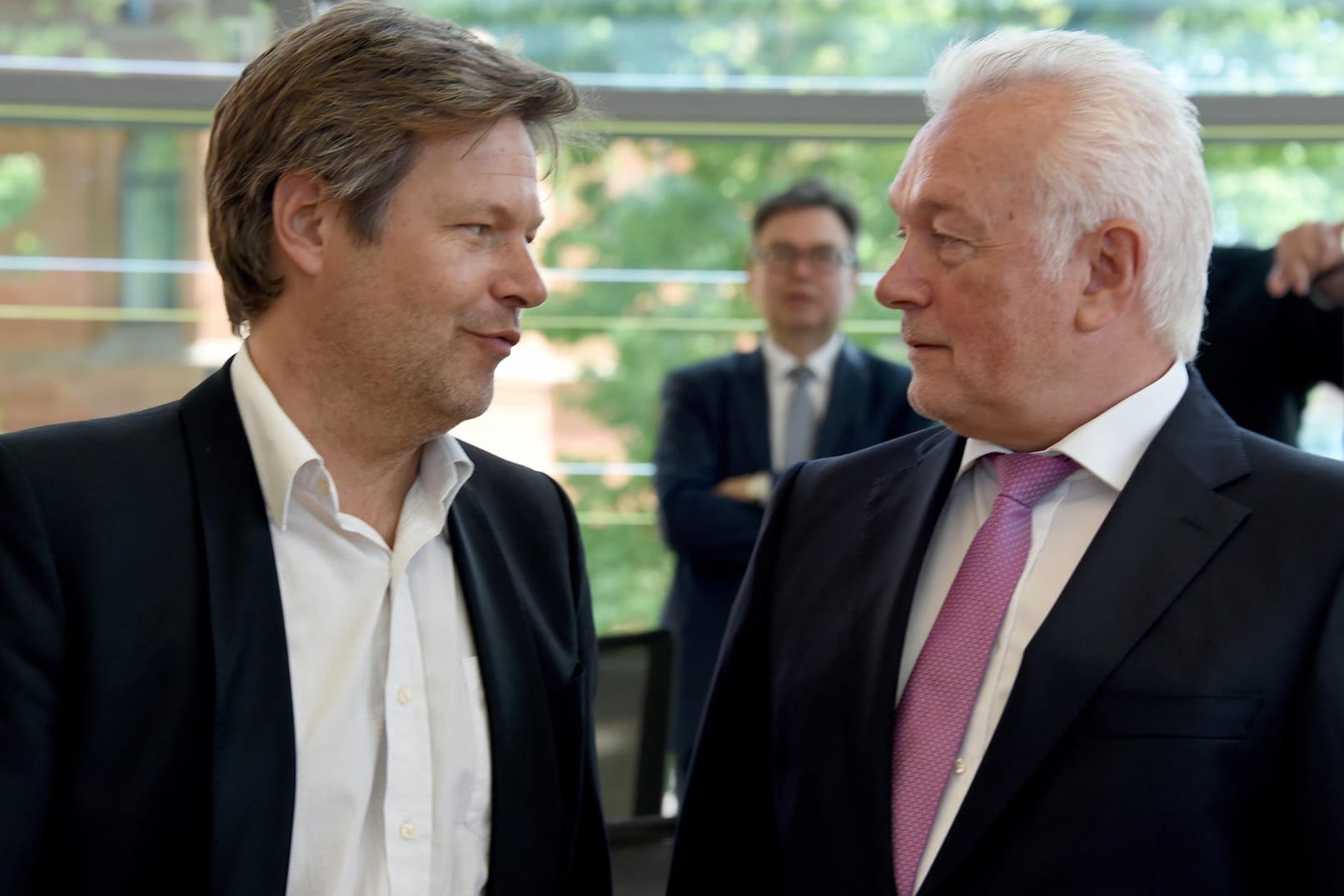 Robert Habeck (Bündnis90/Die Grünen) und Wolfgang Kubicki (re.) scheinen sich gut zu verstehen.