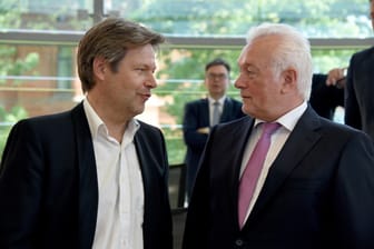Robert Habeck (Bündnis90/Die Grünen) und Wolfgang Kubicki (re.) scheinen sich gut zu verstehen.